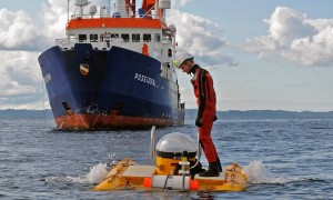 POSEIDON POS473 cruise at the cold-water coral reef Nordleksa, Norway: Recovery of research submersible JAGO; Hookman: Martin Fenske