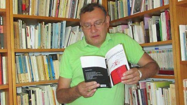 Néstor Ponce y su pasión por la lectura