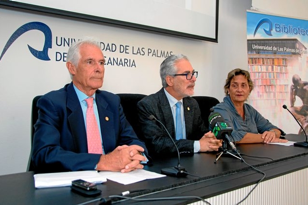 De izquierda a derecha: Maximiano Trapero, José Regidor, María del Carmen Martín. Fotografía del periódico Canarias7