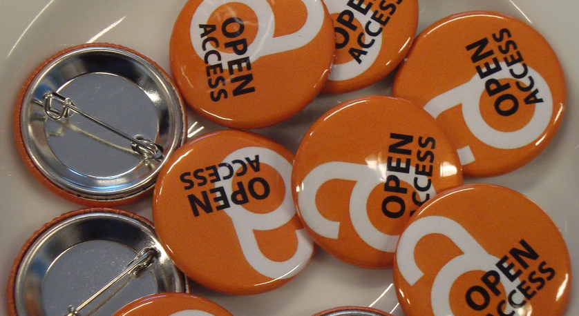 Chapas publicitarias del movimiento de acceso abierto a la ciencia y sus documentos