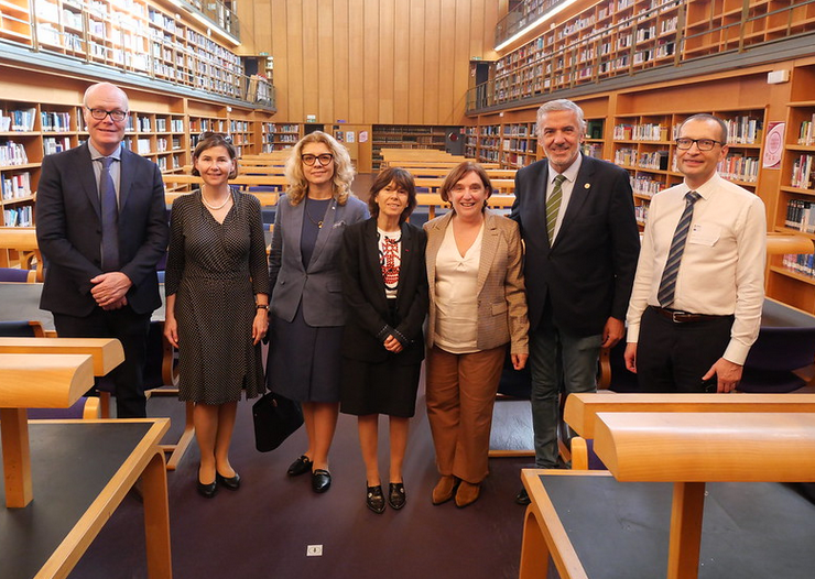 Imagen del rector y la comisión ERUA2 en su visita a la BU