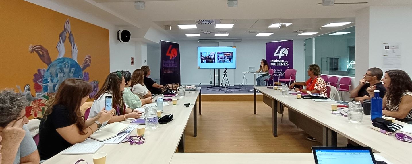 Representantes de la Red de Centros de Documentación y Bibliotecas de Mujeres en el XXIX Encuentro en el Instituto de las Mujeres