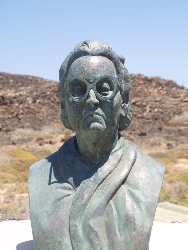 Monumento a Josefina Plá