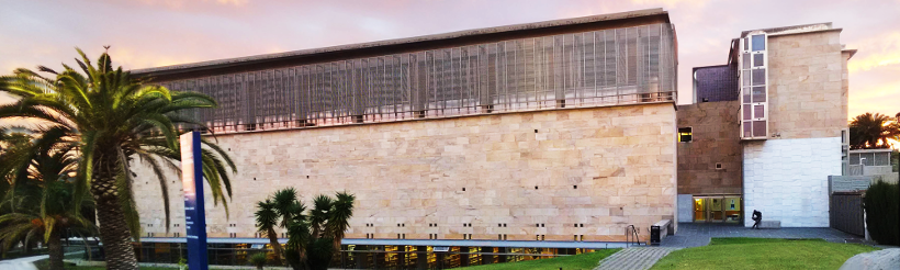Exterior del Edificio Central de la Biblioteca Universitaria