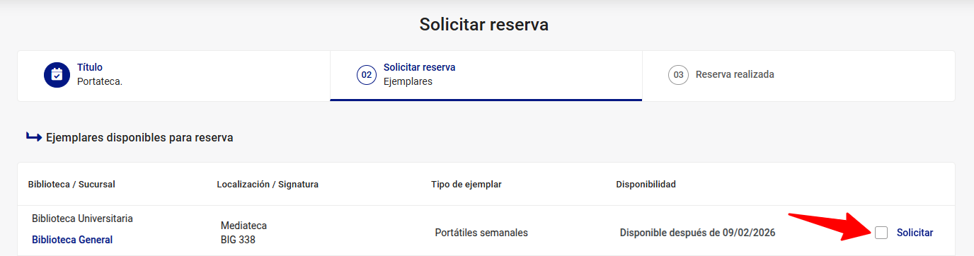 Casilla "Solicitar" junto a un ejemplar prestado de un catálogo.