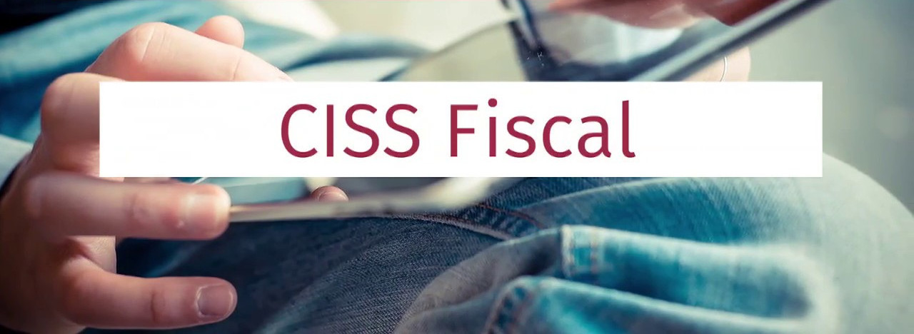 Logo CISS Fiscal sobre fotografía de manos manejando una tableta.