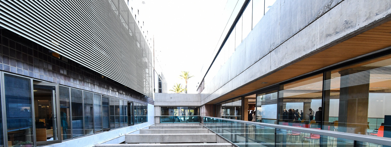 Perspectiva del patio interior del Edificio Central de la Biblioteca Universitaria