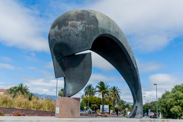 Escultura El Pensador -de Martín Chirino- en el Campus de Tafira de la ULPGC.